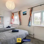 Hotel-style Flat By Ace Homes Short Term Perfect For Long With Free Parking