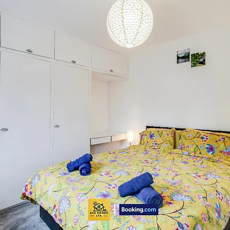 Semesterbostad Modern 2 Bed House In Leeds With Free Parking, Sleeps 4 By Ace Homes Short Term Rental *
