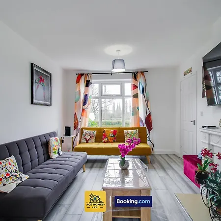 Modern 2 Bed House In Leeds With Free Parking, Sleeps 4 By Ace Homes Short Term Rental * Leeds (West Yorkshire)