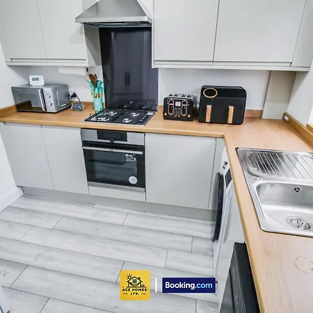Semesterbostad Modern 2 Bed House In Leeds With Free Parking, Sleeps 4 By Ace Homes Short Term Rental *