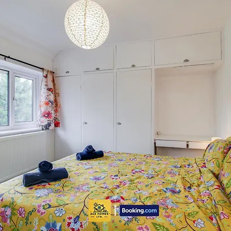 Modern 2 Bed House In Leeds With Free Parking, Sleeps 4 By Ace Homes Short Term Rental Semesterbostad Leeds (West Yorkshire)