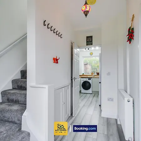 Semesterbostad Modern 2 Bed House In Leeds With Free Parking, Sleeps 4 By Ace Homes Short Term Rental