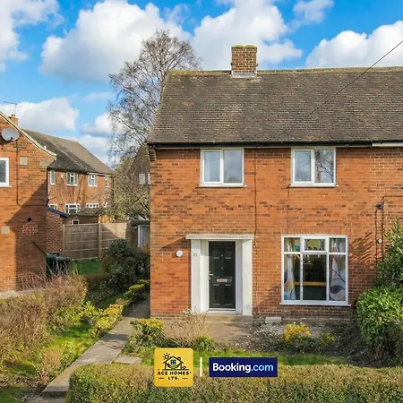 Modern 2 Bed House In Leeds With Free Parking, Sleeps 4 By Ace Homes Short Term Rental *