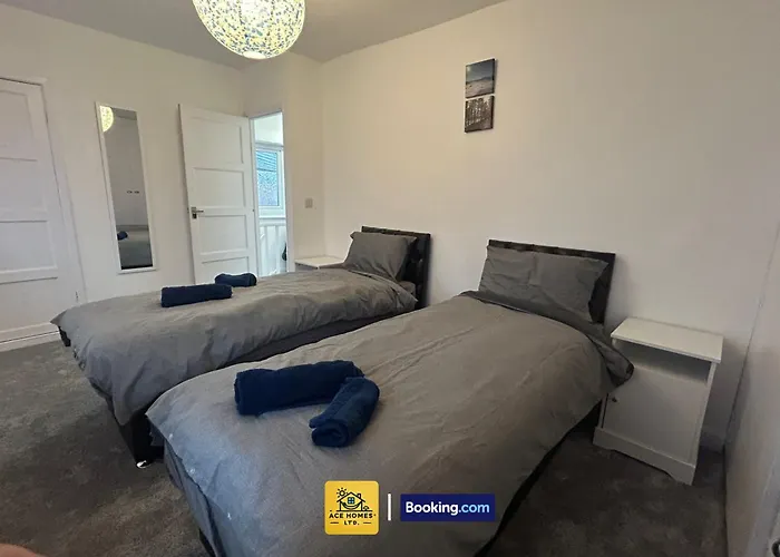 Spacious 2 Bedroom House By Ace Homes Short Lets & Serviced Accommodation Leeds Perfect For Family & Contractors With Free Parking * 利兹