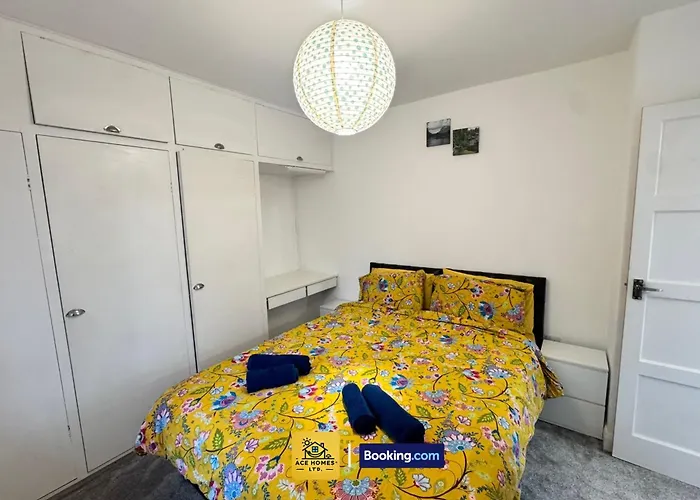 度假居 Spacious 2 Bedroom House By Ace Homes Short Lets & Serviced Accommodation Leeds Perfect For Family & Contractors With Free Parking 利兹