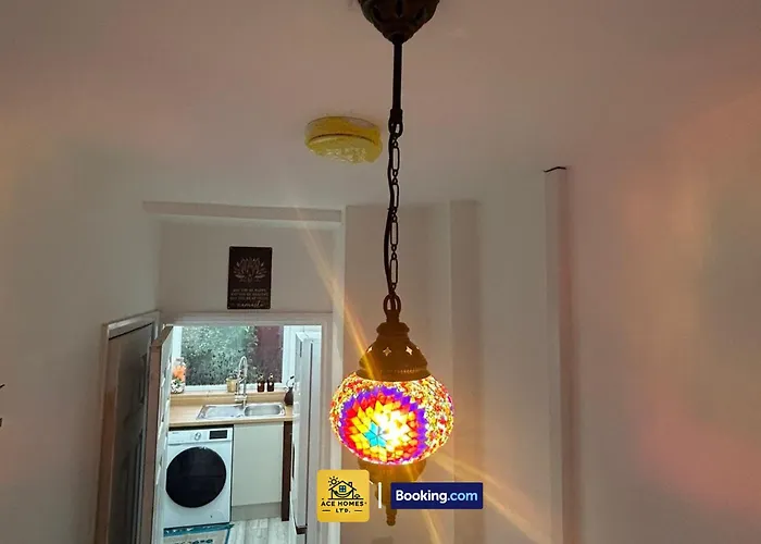 Spacious 2 Bedroom House By Ace Homes Short Lets & Serviced Perfect For Family & Contractors With Free Parking Дом отдыха *