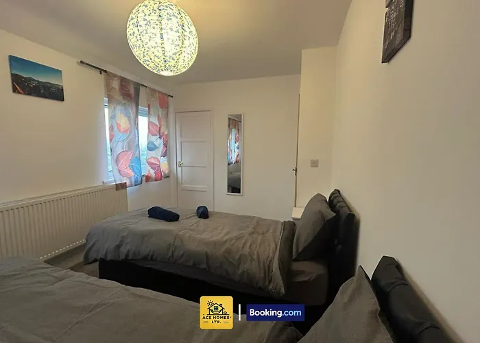 Spacious 2 Bedroom House By Ace Homes Short Lets & Serviced Accommodation Leeds Perfect For Family & Contractors With Free Parking 利兹