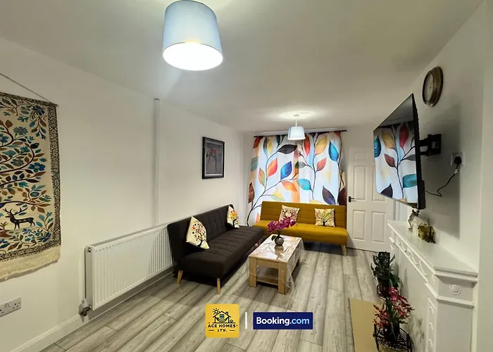 Spacious 2 Bedroom House By Ace Homes Short Lets & Serviced Accommodation Leeds Perfect For Family & Contractors With Free Parking