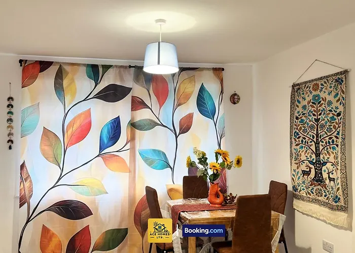 度假居 Spacious 2 Bedroom House By Ace Homes Short Lets & Serviced Accommodation Leeds Perfect For Family & Contractors With Free Parking 利兹