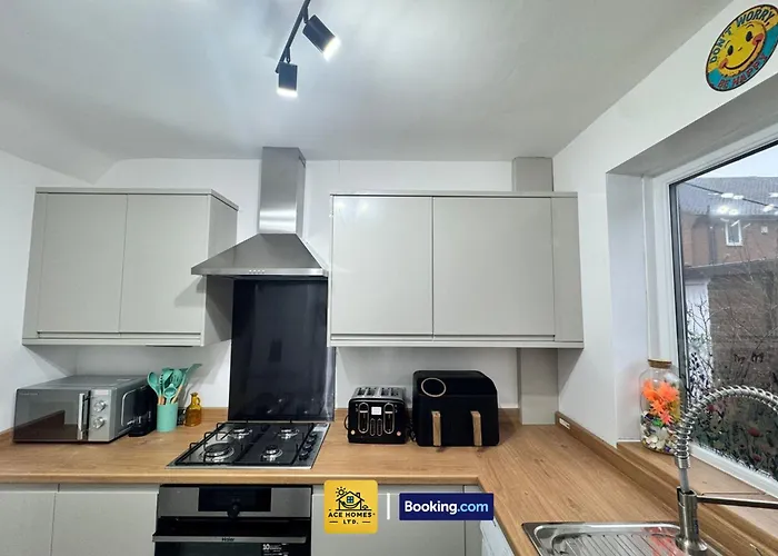 Spacious 2 Bedroom House By Ace Homes Short Lets & Serviced Accommodation Leeds Perfect For Family & Contractors With Free Parking 度假居 利兹