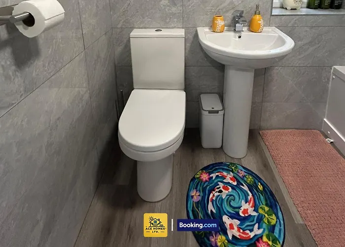 Spacious 2 Bedroom House By Ace Homes Short Lets & Serviced Perfect For Family & Contractors With Free Parking Лідс