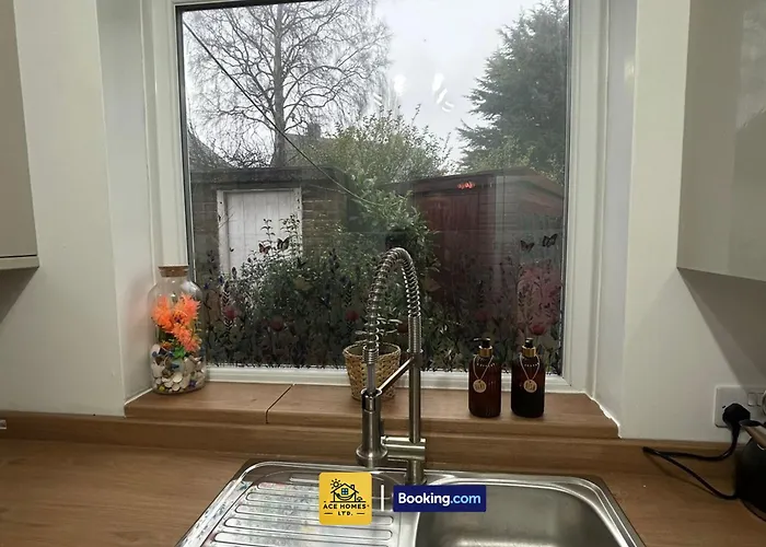 度假居 Spacious 2 Bedroom House By Ace Homes Short Lets & Serviced Accommodation Leeds Perfect For Family & Contractors With Free Parking