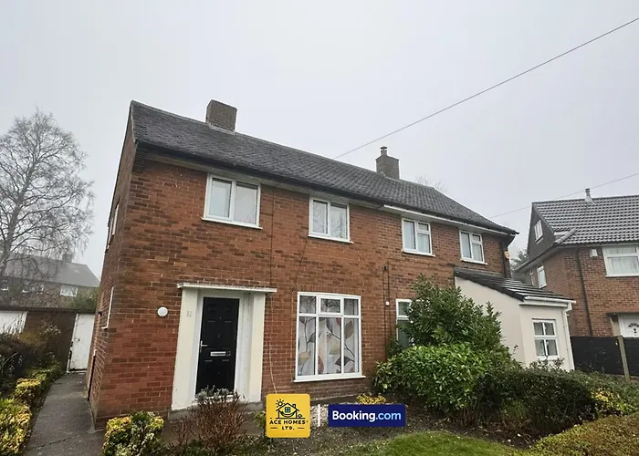 Spacious 2 Bedroom House By Ace Homes Short Lets & Serviced Perfect For Family & Contractors With Free Parking *