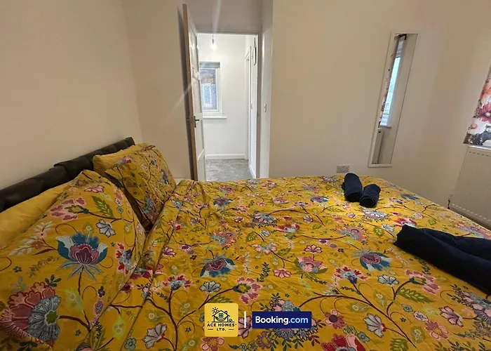 Spacious 2 Bedroom House By Ace Homes Short Lets & Serviced Accommodation Leeds Perfect For Family & Contractors With Free Parking * 利兹