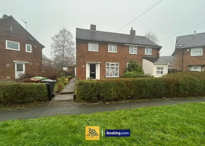 Spacious 2 Bedroom House By Ace Homes Short Lets & Serviced Perfect For Family & Contractors With Free Parking Дом отдыха