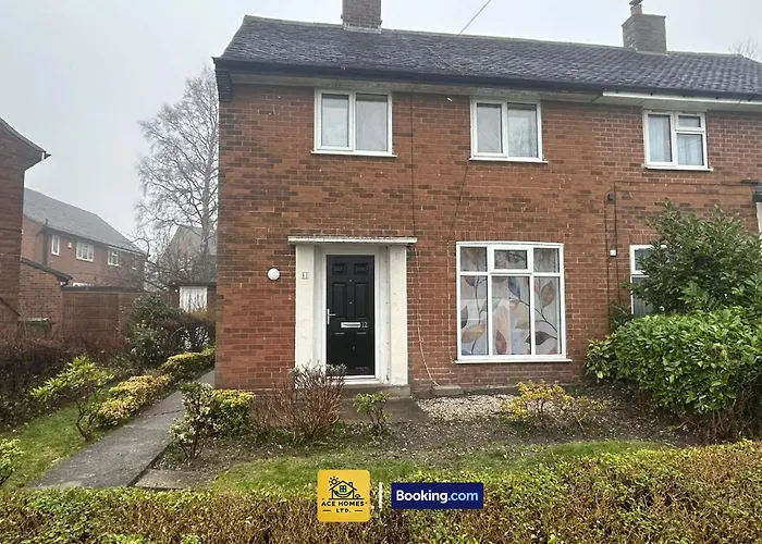 Spacious 2 Bedroom House By Ace Homes Short Lets & Serviced Perfect For Family & Contractors With Free Parking *