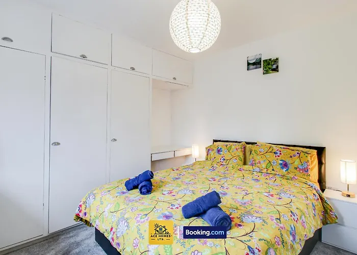 Holiday home Comfortable Long Stay Flat By Ace Homes Short Term Lets Leeds With Free Parking *