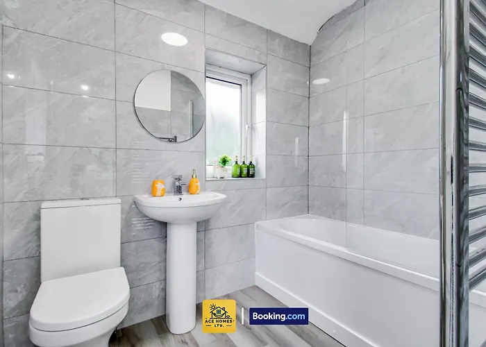 Comfortable Long Stay Flat By Ace Homes Short Term Lets Leeds With Free Parking Leeds (West Yorkshire)