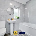 Hotel-style Flat By Ace Homes Short Term Perfect For Long With Free Parking Leeds (West Yorkshire)